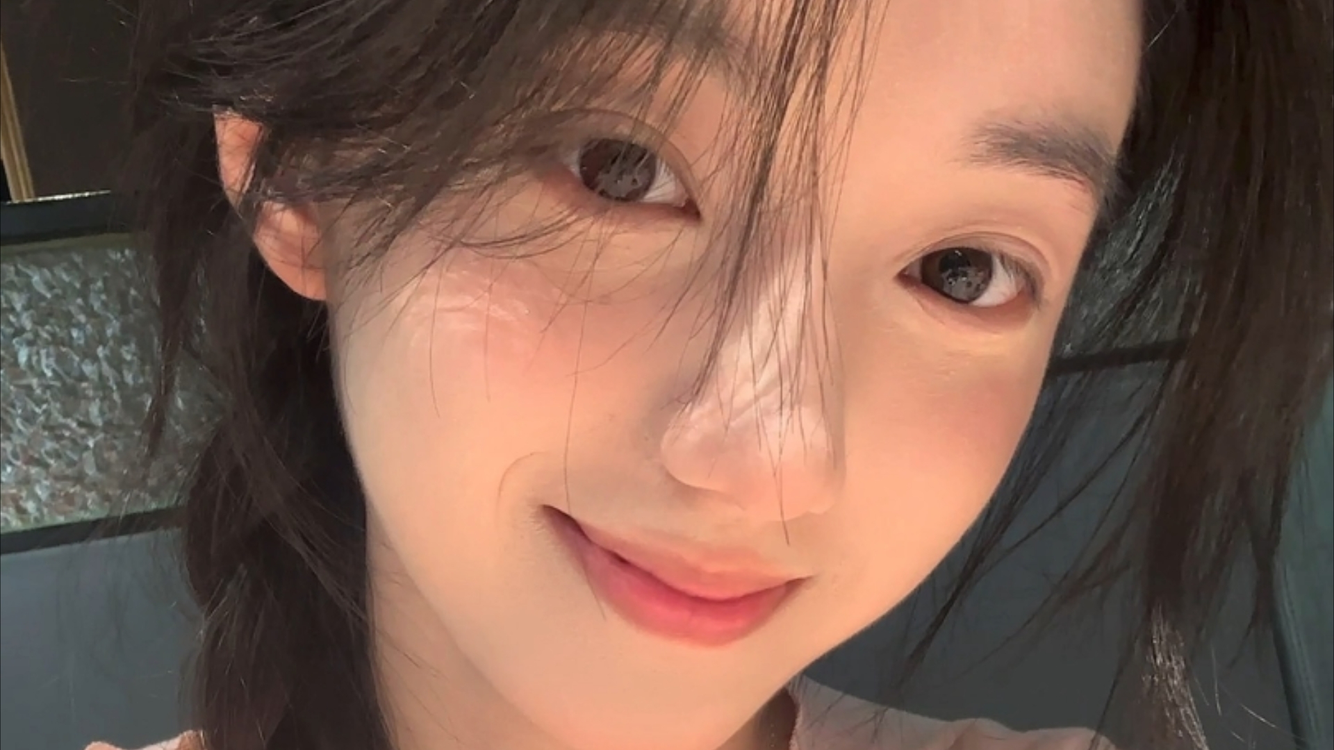 重庆高温天气持续 大熊猫等动物享夏日“清凉套餐”